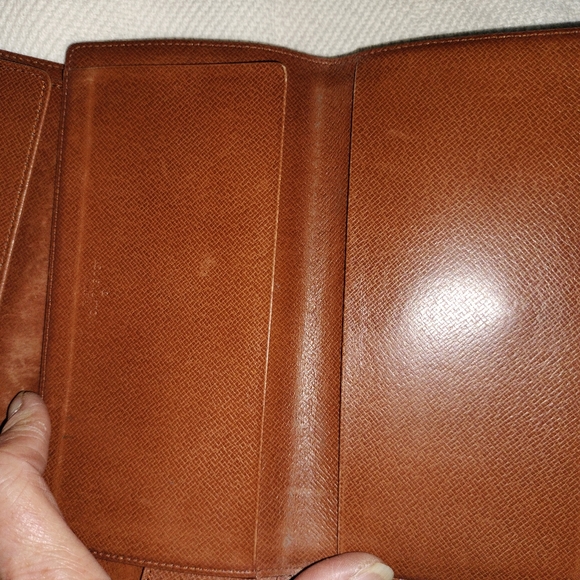 Luis Vuitton Sarah Wallet - Picture 5 of 10